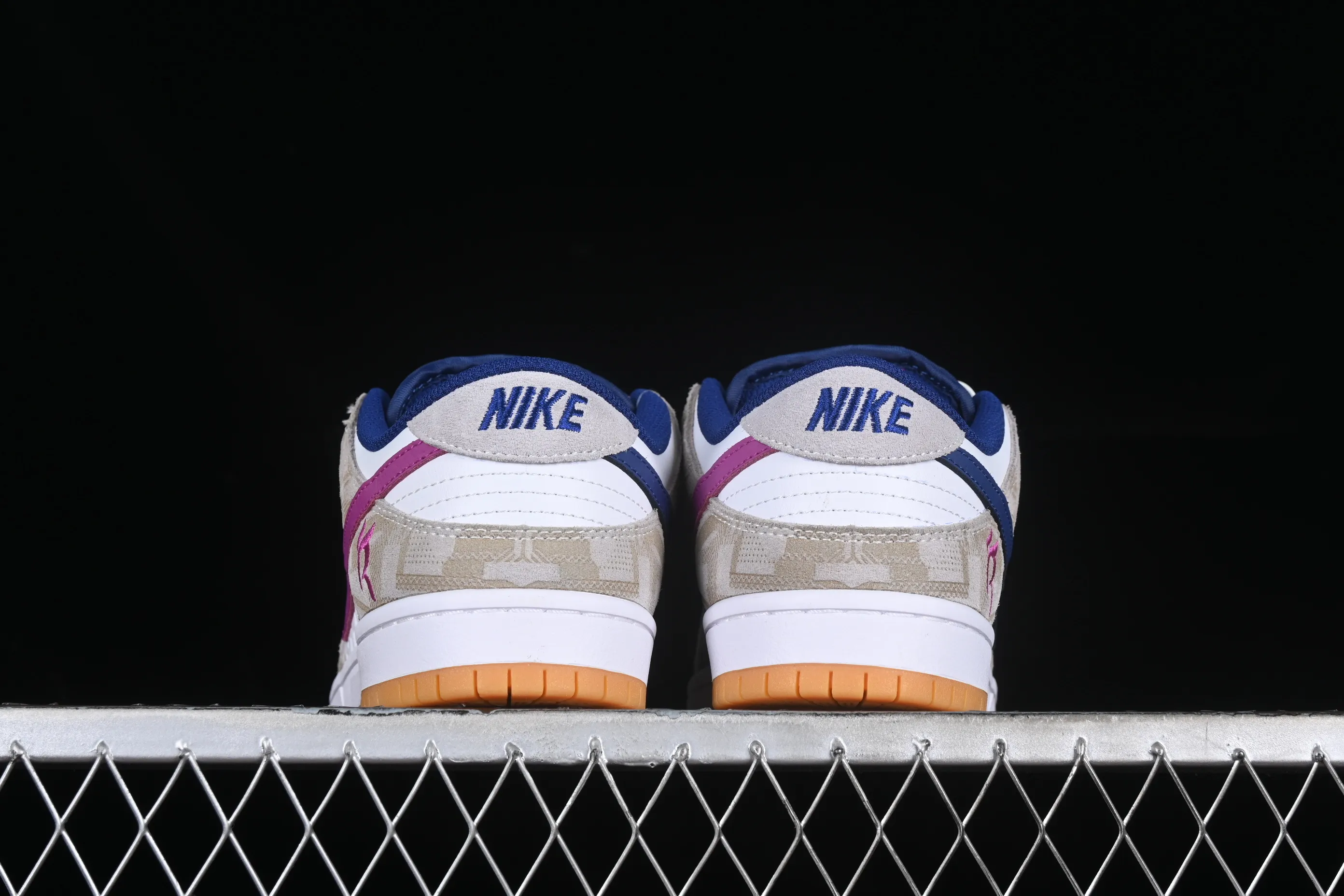 All categories Nk SB Dunk series Nk SB Dunk Low low-top sneakers N version Rayssa Leal x Nk SB Dunk Low Brazilian skateboarding goddess joint model SB low-top casual sneakers FZ5251-001